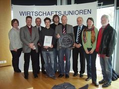 Preisverleihung durch Wirtschaftsjunioren mit Professor Timmermann